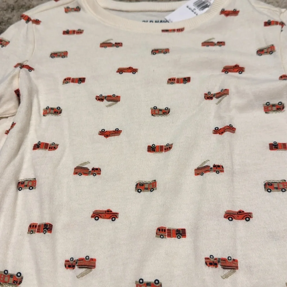 NWT Old Navy Toddler Boy Firetruck Cream Long Sleeve Top 4T